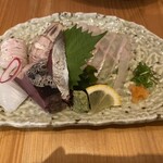 いざかや しん - 穴子の刺身もあります