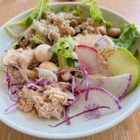 AWkitchen TOKYO 新丸ビル店 - 有機野菜がたくさん。ごぼうがとても美味しかったです。