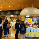 たまご専門店 TAMAGOYA  - 今回利用しましたのは…
卵・バームクーヘン・洋菓子などテイクアウト専門店の方です(^^)♪
平日ですが…こちらも賑わっております♪(๑ᴖ◡ᴖ๑)♪
