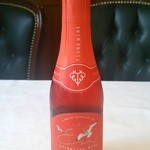 ウシマル - 宮崎県産の甘口スパークリングワイン。