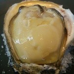 ウシマル - 地元産の岩牡蠣。濃厚なお味。
