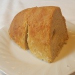 ウシマル - 岩塩の利いたクラストはパリパリで病みつきになりそうです。