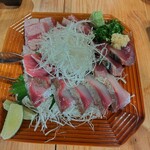 パウえる - お刺身盛り合わせ（マグロ、ブリ、カツオ）