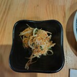 パウえる - 無料のお通し　鶏胸肉とねぎのピリ辛