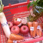 フレッシュ・クラブ - お野菜を中心にパシャリ　　大きな人参が日本で100円ちょっとなのがとても嬉しいです
