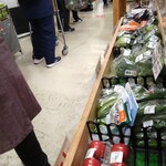 フレッシュ・クラブ - 朝10時から レジを待つだけで10人以上の行列です