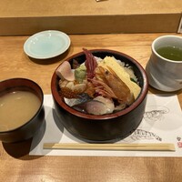 鮨政 西口店 - ちらし具の大盛り 1300円 鮨政 西口店 - ちらし具の大盛り 1300円