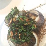 ウシマル - 貝のパセリソース添え。手前はトコブシというアワビに似た貝、奥はシッタカです。