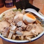 ケンチャンラーメン - 中華そば小盛り、味　濃い口、油　普通、煮玉子クン、細切れチャーシュー、身入り