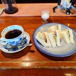 樹理 - 料理写真:●コーヒー（マイルドブレンドだと思われる）500円

●G 野菜サンドウィッチ　＋50円

を注文してみた

◯マイルドブレンド
まずは、豆の甘みというか
旨味感をじんわりと感じるなあ❗️