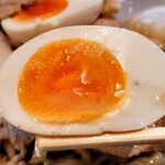 ケンチャンラーメン - 煮卵くん。