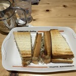 コメダ珈琲店 - 料理写真:あみ焼きチキンホットサンド 930円