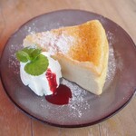 カフェ・スコーラ - 自家製チーズケーキ