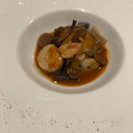 la falaise - 3種の貝と7種のキノコのブイヤベース