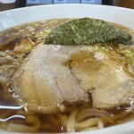 インター食堂 - 普通の醤油ラーメンだが美味しい