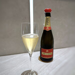 RESTAURANT L'EQUITERRE - ◎私はシャンパン(1,800円×2）を。口あたりがよく美味しいシャンパン、2杯頂きました。