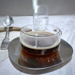 RESTAURANT L'EQUITERRE - ドリンクはコーヒーかハーブティーを選べますので、二人とも・・ ◆珈琲を。軽めの味わいで食後に丁度いい品