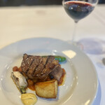 神楽坂 ル コキヤージュ - メイン 霧島黒豚肩ロースのロースト　色々な豆の煮込み