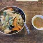 楽家家 - 中華丼　800円