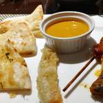 カスケイドカフェ - 娘ちゃんがモリモリ食べてたカレーとナン