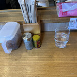すずめ食堂 - 卓上。辛子高菜(^｡^)