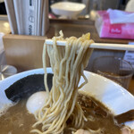 すずめ食堂 - 濃口中華そば９５０円、味玉１２０円。香りの良い麺は、細さ、長さともに、好みにピッタリです。