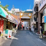 本格さぬきうどん　穂乃香 - 真っ直ぐ行って、左側がお店