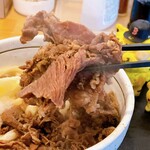 本格さぬきうどん　穂乃香 - 牛肉、にゅ〜〜ん！