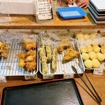 本格さぬきうどん　穂乃香 - 揚げ物　※開店直後なので、種類は多い