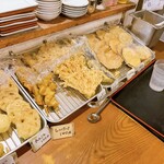 本格さぬきうどん　穂乃香 - 揚げ物　※えのき天、ほぼホウキやん