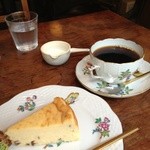喫茶 居桂詩 - チーズケーキとコーヒー