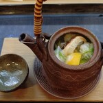 273246594 - 松茸いっぱい熱々の土瓶蒸し