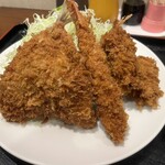 弥次喜多 - 左からアジフライ、エビフライ、カキフライ