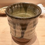鮨 龍次郎 - 温かいお茶