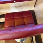 若竹ハイボール酒場 鶴見西口店 - 椅子がいいい！テーブル席よりもいい！