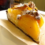 fika. - 刀根柿とコーヒーのタルト