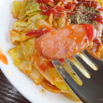 輪茶館 - 昔風ナポリタン　８００円の斜め切りウインナーのアップ　【　２０１４年５月　】