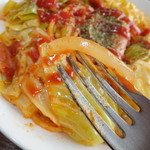 輪茶館 - 昔風ナポリタン　８００円の玉ねぎのアップ　【　２０１４年５月　】