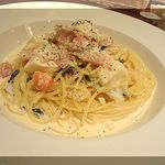 パステリアサポーレ - ベーコンとカマンベールチーズ、新玉ねぎ、ルッコラのクリームソース\980