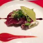 モナリザ - (3)宮崎県産初ガツオのリソレ 焼きワラの香りとアボカドのテリーヌ。鮮度を感じあっさりしながらもアボカドのコクで2重の幸せ！