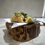 RESTAURANT L'EQUITERRE - ◆ボラの白子のフリット､チェリービネガーのソースとかぼす添え・・ワァ、白子ちゃん。(*^_^*) 私の白子好きをご存じですので、用意してくださったそう。 有難うございます。m(__)m