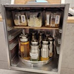 麺堂 油印 - おお、味変グッズ満載!!