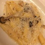 Drammatico - ガルガネッリ　キノコとゴルゴンゾーラソース　デュクセル風味