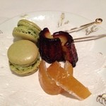 モナリザ - (8)カヌレやマカロン・オレンジ。コーヒーのお茶請け的な感じ？