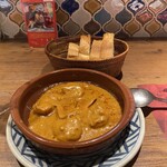 sangria - 海老のカタラン風／パン（2024年11月23日撮影）