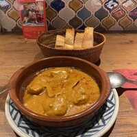 sangria 青山店 - 海老のカタラン風／パン（2024年11月23日撮影）