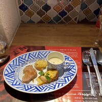 sangria 青山店 - 乾杯スパーリングと前菜盛り合わせ（2024年11月23日撮影）