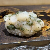 鮨くにみつ - 甘海老の茶葉〆
                    山の息吹