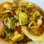 日高屋 - 料理写真:五目らーめんにお酢と辣油最高！