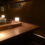 とりとよ - コーナー席は3〜5名様のご利用に最適です